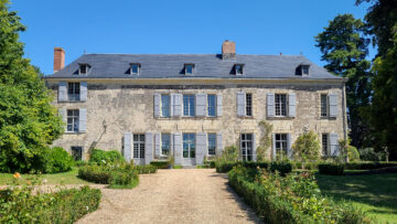 Front facade of Chateau Miniere