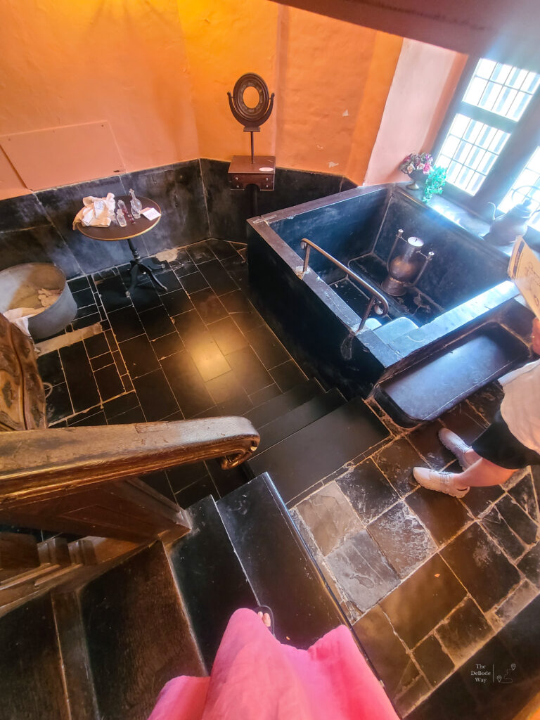 The black Roman bathroom at Chateau de Lavaux-Sainte-Anne